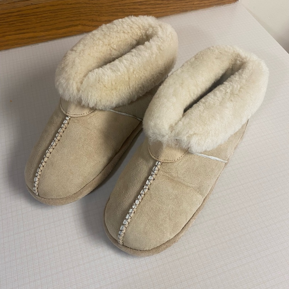 Women’s sheepskin soft sole slippers size medium
